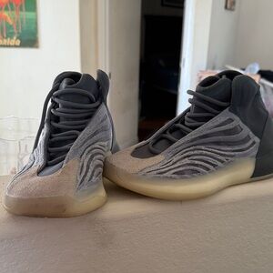 Yeezy Sneakers in Gray and Cream